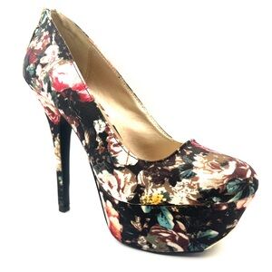 Dressy high heel black multi canvas shoes new in box sizes 8-8.5